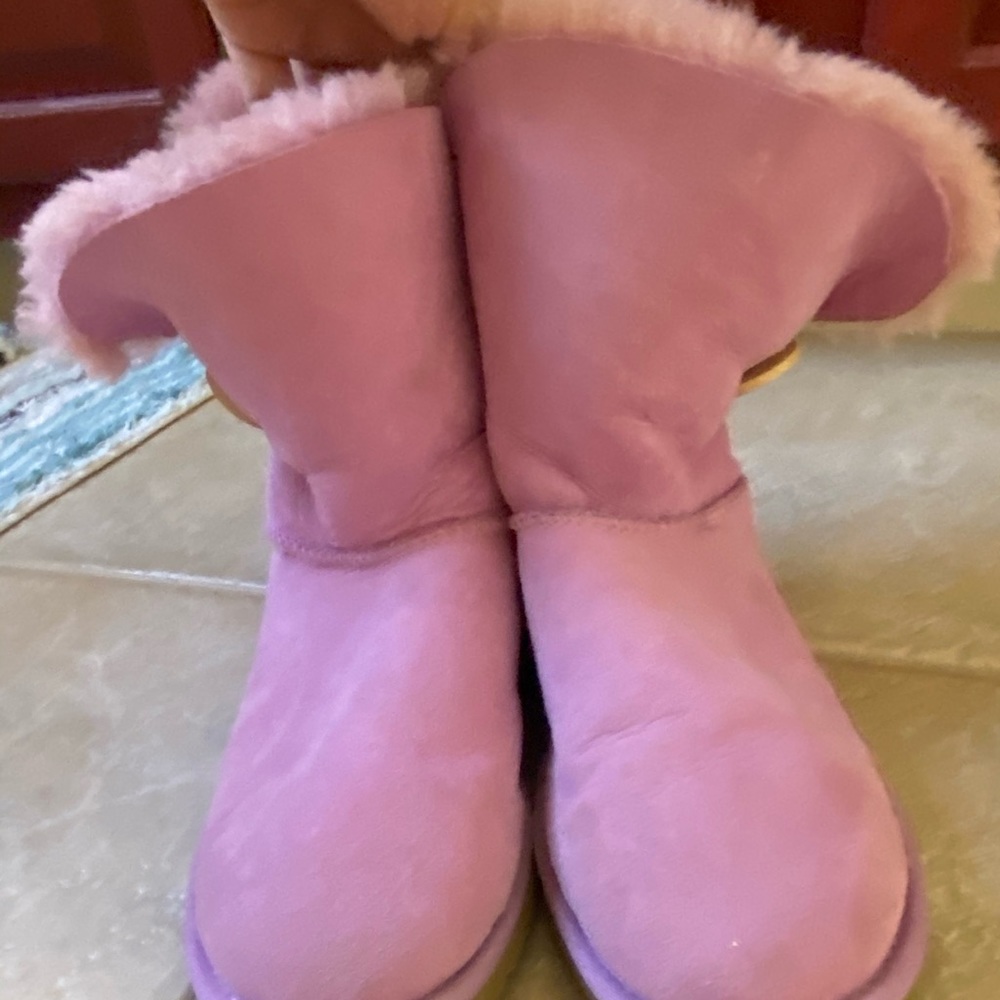 COPY - Uggs size 6 boots with Bailey button! - Picture 6 of 13